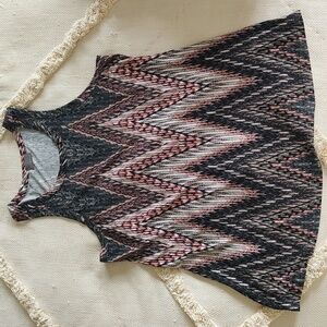 Stylish Chevron Sleeveless Tank Top
